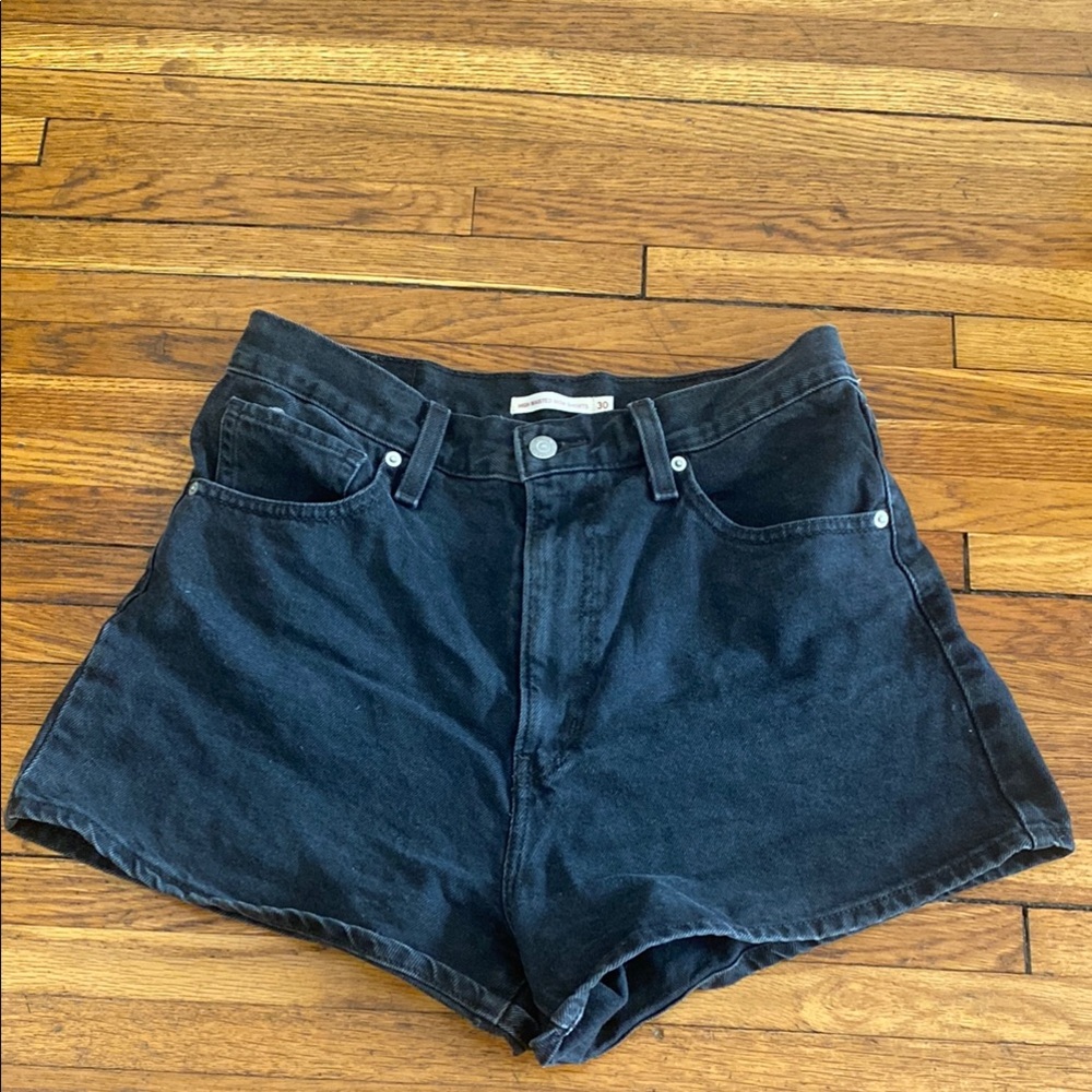 Levi’s high waisted mom short size 30